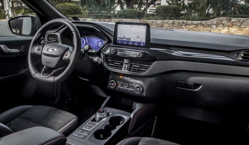 Ford Kuga ST-Line pieno